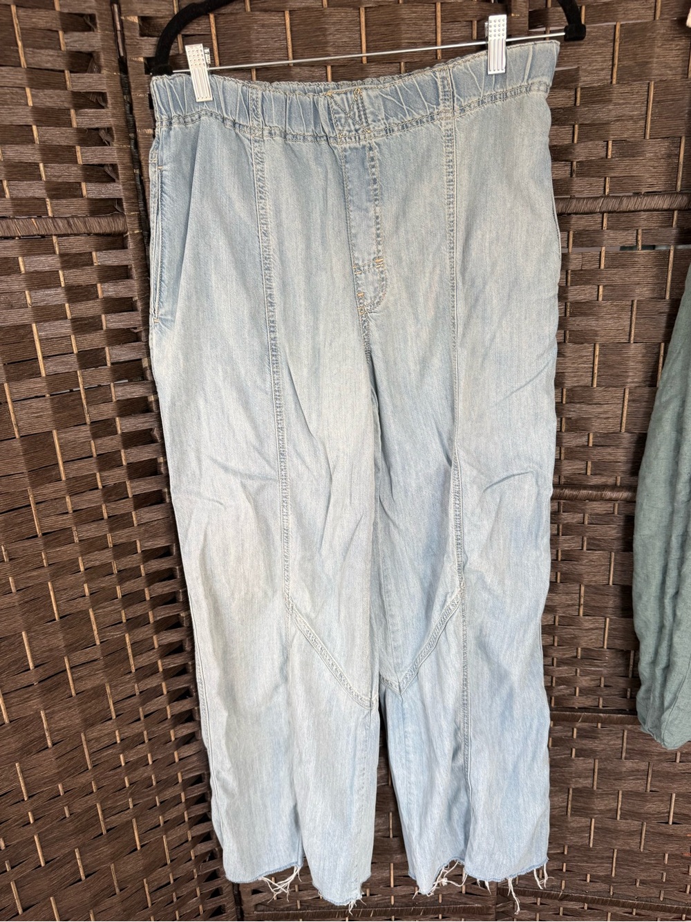 *NEW*Sz M*We The Free* Free People *Breezy Denim Pull-On Crop